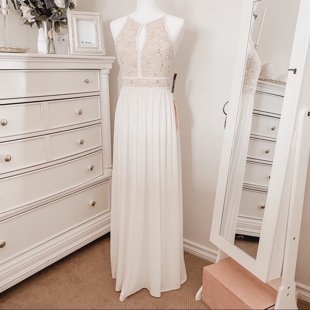 NWT Cream & Gold Flowy Lace Dress ✨host pick✨